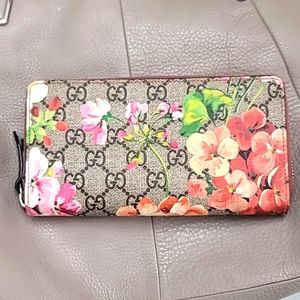 🩷 Gucci Blooms Zip Around Wallet